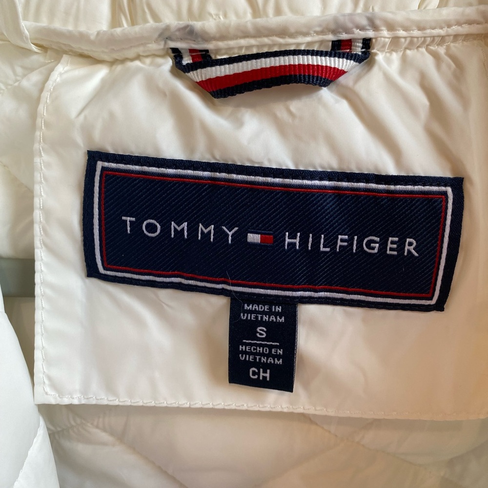 Tommy Hilfiger White Quilted Puffer Jacket with Navy Trim - Picture 2 of 5